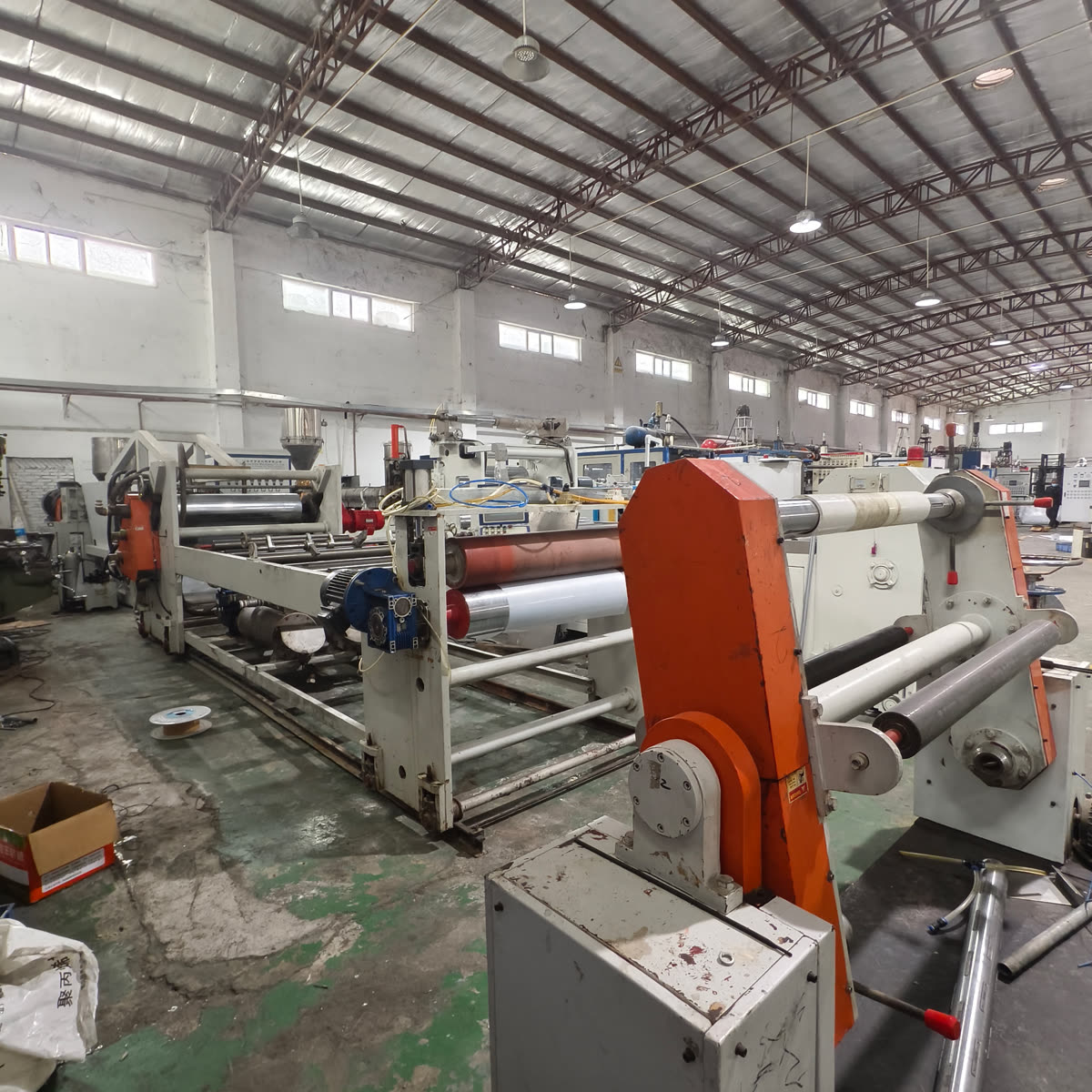 Testing a Single Screw Sheet Extrusion Line for Our Customer: Sheet Thickness and Precision Verification